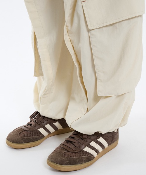 PUBLIC TOKYO（パブリックトウキョウ）の「【完売間近】スイッチングライトカーゴパンツ（カーゴパンツ・レディース・ベージュ/ホワイト/ブラック/モカ・1/2）」の18枚目の写真