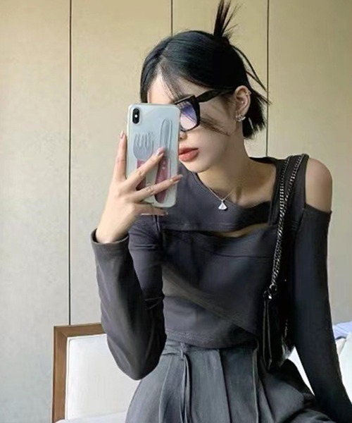 VIBGYOR(ヴィブジョー)の「【EIZZ/アイズ】アンバランス スナップ 長袖Tシャツ(Tシャツ/カットソー・レディース・ブラック/グレー・FREE)」の3枚目の写真