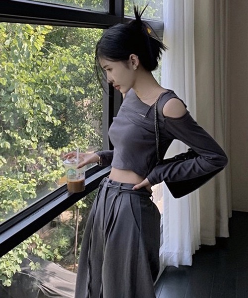 VIBGYOR(ヴィブジョー)の「【EIZZ/アイズ】アンバランス スナップ 長袖Tシャツ(Tシャツ/カットソー・レディース・ブラック/グレー・FREE)」の6枚目の写真