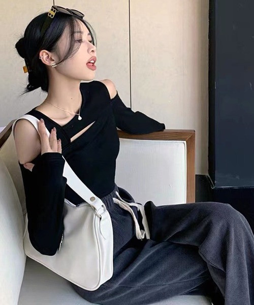 VIBGYOR(ヴィブジョー)の「【EIZZ/アイズ】アンバランス スナップ 長袖Tシャツ(Tシャツ/カットソー・レディース・ブラック/グレー・FREE)」の7枚目の写真