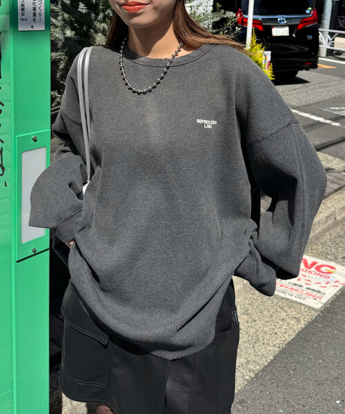 RePRODUCTION LABEL(リプロダクションレーベル)の「【RePRODUCTION LABEL / リプロダクションレーベル】ラウンドカットサーマルロンT(Tシャツ/カットソー・レディース・チャコールグレー/アイボリー・FREE)」の10枚目の写真
