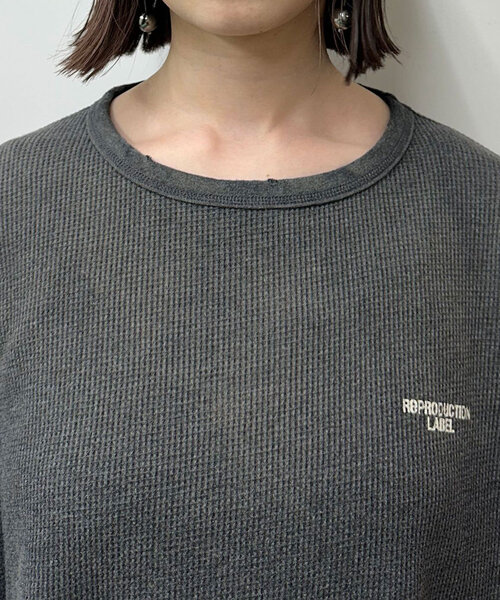 RePRODUCTION LABEL(リプロダクションレーベル)の「【RePRODUCTION LABEL / リプロダクションレーベル】ラウンドカットサーマルロンT(Tシャツ/カットソー・レディース・チャコールグレー/アイボリー・FREE)」の22枚目の写真