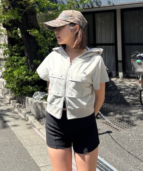 HTH(エイチティーエイチ)の「short sleeve zip hoodie(パーカー・レディース・ブルー/グレー/カーキ・フリー)」の4枚目の写真
