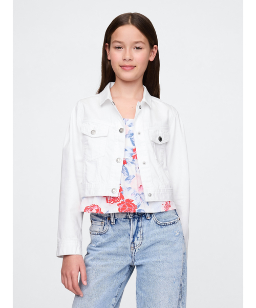GAP(ギャップ)の「クロップド デニムジャケットホワイトデニムジャケット (キッズ)(デニムジャケット・キッズ・オフホワイト・130cm/140cm/160cm/150cm/120cm/110cm)」の1枚目の写真