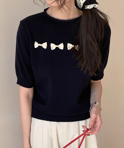 aimoha（アイモハ）の「【aimoha】リボンモチーフ ロールネック半袖ニットトップス（ニット/セーター・レディース・ブルー/ネイビー/ライトグレー/ピンク/ライトベージュ・FREE）」の4枚目の写真