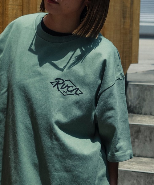 RVCA（ルーカ）の「RVCA メンズ RANCH SEA SS Tシャツ 【2025年夏モデル】/ルーカロゴバックプリント半袖Tシャツ（Tシャツ/カットソー・メンズ・ホワイト/ブラック/ライトブルー/オリーブ/スミクロ・MEDIUM/LARGE/X-LARGE/SMALL）」の4枚目の写真