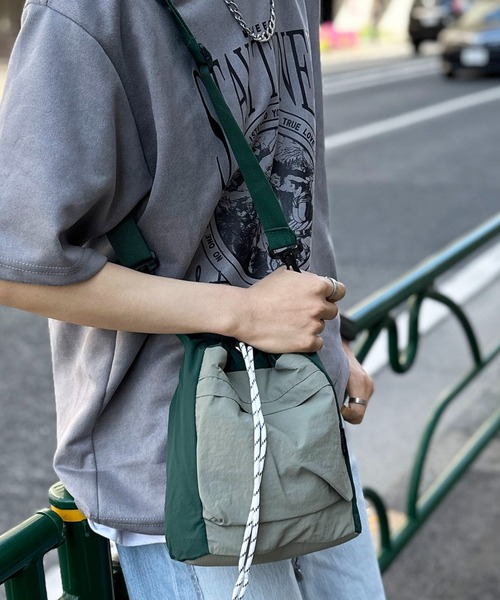 link lot(リンクロット)の「ナイロン巾着ショルダー(ショルダーバッグ・メンズ・ブラック/カーキ/グレー/ベージュ・F)」の4枚目の写真
