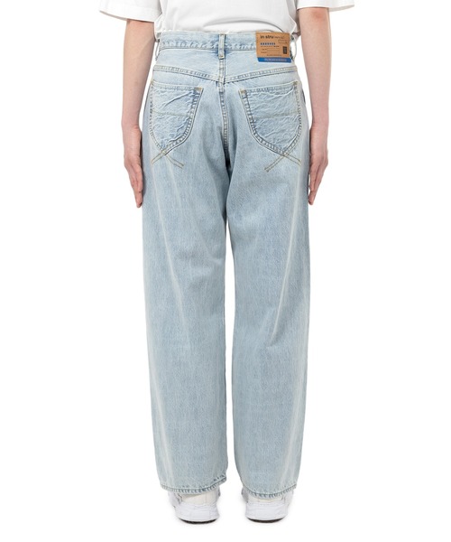In・stru(men-tal).(インストルメンタル)の「Bleached Denim Baggy Pants(デニムパンツ・メンズ・インディゴブルー/ブラック・48/44/46)」の4枚目の写真