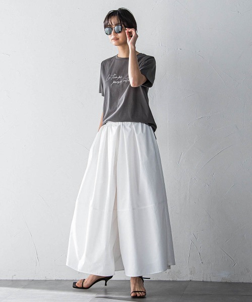 MAYSON GREY（メイソングレイ）の「ハンドメッセージ刺繍ロゴTシャツ≪洗濯機で洗える≫（Tシャツ/カットソー・レディース・ブルー/チャコールグレー/ホワイト・M）」の4枚目の写真