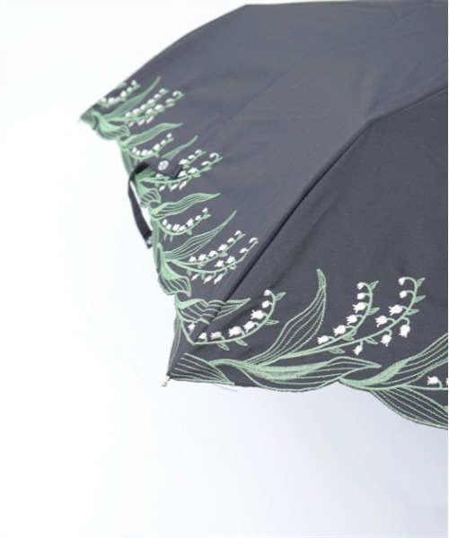 axes femme（アクシーズファム）の「スズラン刺繍晴雨兼用折傘（折りたたみ傘・レディース・ブラック・FREE）」の5枚目の写真