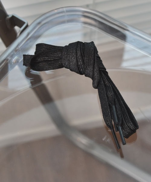 VIBGYOR Women（ヴィブジョー　ウィメン）の「【float】《推し活/推しカラー/メンカラ》ラメ キラキラ 平型 靴紐【20色展開】（シューズアクセサリー・レディース・ホワイト系1/ブラック系1/ブラック系2/ブラック系3/グリーン系1/グリーン系2/グリーン系3/ブルー系1/ブルー系2/ブルー系3/イエロー系1/イエロー系2/イエロー系3/ピンク系1/レッド系1/レッド系2/オレンジ系1/シルバー系1/シルバー系2/シルバー系3・FREE）」の2枚目の写真