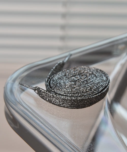 VIBGYOR Women（ヴィブジョー　ウィメン）の「【float】《推し活/推しカラー/メンカラ》ラメ キラキラ 平型 靴紐【20色展開】（シューズアクセサリー・レディース・ホワイト系1/ブラック系1/ブラック系2/ブラック系3/グリーン系1/グリーン系2/グリーン系3/ブルー系1/ブルー系2/ブルー系3/イエロー系1/イエロー系2/イエロー系3/ピンク系1/レッド系1/レッド系2/オレンジ系1/シルバー系1/シルバー系2/シルバー系3・FREE）」の3枚目の写真