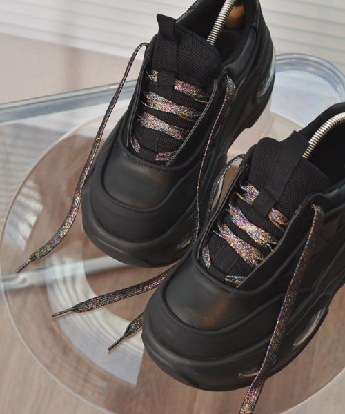 VIBGYOR Women（ヴィブジョー　ウィメン）の「【float】《推し活/推しカラー/メンカラ》ラメ キラキラ 平型 靴紐【20色展開】（シューズアクセサリー・レディース・ホワイト系1/ブラック系1/ブラック系2/ブラック系3/グリーン系1/グリーン系2/グリーン系3/ブルー系1/ブルー系2/ブルー系3/イエロー系1/イエロー系2/イエロー系3/ピンク系1/レッド系1/レッド系2/オレンジ系1/シルバー系1/シルバー系2/シルバー系3・FREE）」の4枚目の写真