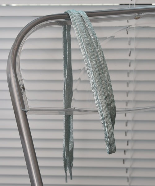 VIBGYOR Women（ヴィブジョー　ウィメン）の「【float】《推し活/推しカラー/メンカラ》ラメ キラキラ 平型 靴紐【20色展開】（シューズアクセサリー・レディース・ホワイト系1/ブラック系1/ブラック系2/ブラック系3/グリーン系1/グリーン系2/グリーン系3/ブルー系1/ブルー系2/ブルー系3/イエロー系1/イエロー系2/イエロー系3/ピンク系1/レッド系1/レッド系2/オレンジ系1/シルバー系1/シルバー系2/シルバー系3・FREE）」の7枚目の写真