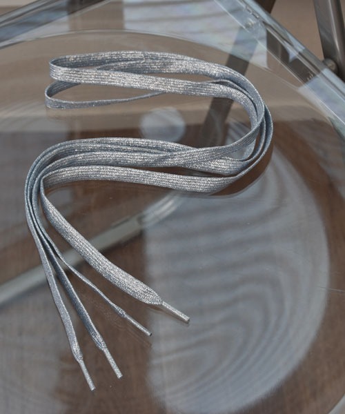 VIBGYOR Women（ヴィブジョー　ウィメン）の「【float】《推し活/推しカラー/メンカラ》ラメ キラキラ 平型 靴紐【20色展開】（シューズアクセサリー・レディース・ホワイト系1/ブラック系1/ブラック系2/ブラック系3/グリーン系1/グリーン系2/グリーン系3/ブルー系1/ブルー系2/ブルー系3/イエロー系1/イエロー系2/イエロー系3/ピンク系1/レッド系1/レッド系2/オレンジ系1/シルバー系1/シルバー系2/シルバー系3・FREE）」の10枚目の写真