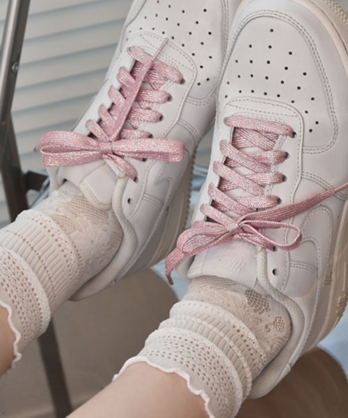 VIBGYOR Women（ヴィブジョー　ウィメン）の「【float】《推し活/推しカラー/メンカラ》ラメ キラキラ 平型 靴紐【20色展開】（シューズアクセサリー・レディース・ホワイト系1/ブラック系1/ブラック系2/ブラック系3/グリーン系1/グリーン系2/グリーン系3/ブルー系1/ブルー系2/ブルー系3/イエロー系1/イエロー系2/イエロー系3/ピンク系1/レッド系1/レッド系2/オレンジ系1/シルバー系1/シルバー系2/シルバー系3・FREE）」の14枚目の写真