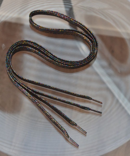 VIBGYOR Women（ヴィブジョー　ウィメン）の「【float】《推し活/推しカラー/メンカラ》ラメ キラキラ 平型 靴紐【20色展開】（シューズアクセサリー・レディース・ホワイト系1/ブラック系1/ブラック系2/ブラック系3/グリーン系1/グリーン系2/グリーン系3/ブルー系1/ブルー系2/ブルー系3/イエロー系1/イエロー系2/イエロー系3/ピンク系1/レッド系1/レッド系2/オレンジ系1/シルバー系1/シルバー系2/シルバー系3・FREE）」の21枚目の写真