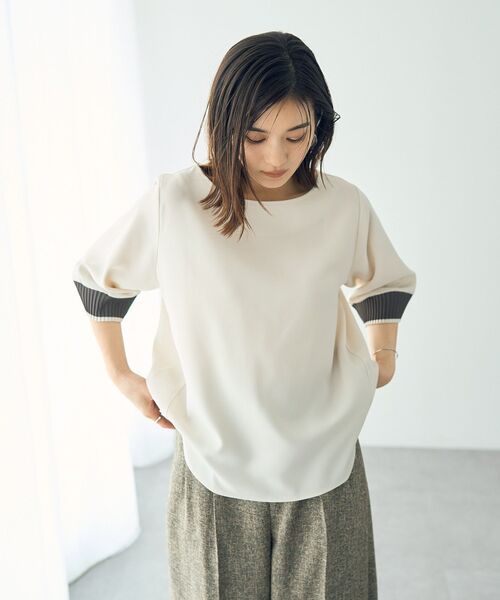 YECCA VECCA(イェッカヴェッカ)の「袖プリーツラウンドヘムブラウス(シャツ/ブラウス・レディース・ライトグレー/アイボリー/ブラック・FREE)」の5枚目の写真