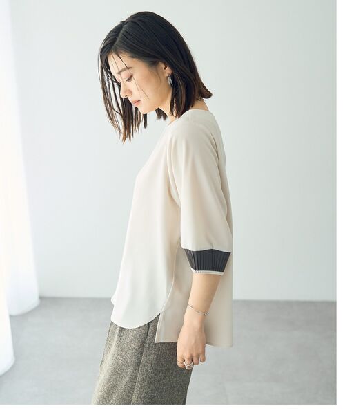 YECCA VECCA(イェッカヴェッカ)の「袖プリーツラウンドヘムブラウス(シャツ/ブラウス・レディース・ライトグレー/アイボリー/ブラック・FREE)」の6枚目の写真