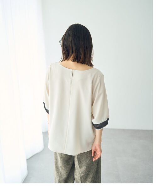 YECCA VECCA(イェッカヴェッカ)の「袖プリーツラウンドヘムブラウス(シャツ/ブラウス・レディース・ライトグレー/アイボリー/ブラック・FREE)」の7枚目の写真