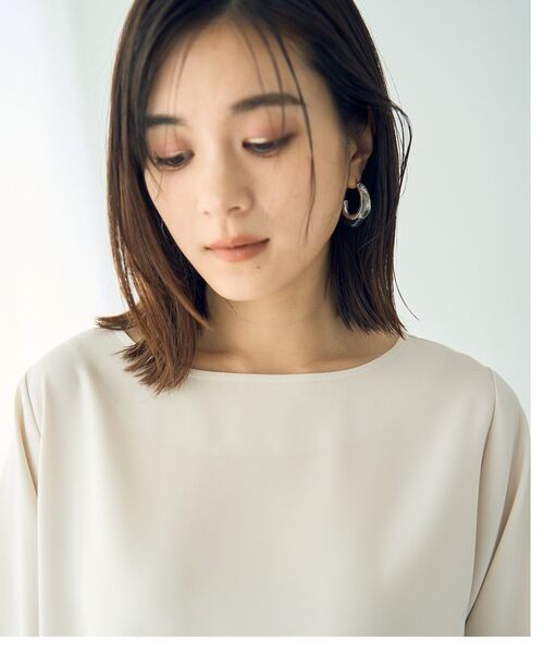 YECCA VECCA(イェッカヴェッカ)の「袖プリーツラウンドヘムブラウス(シャツ/ブラウス・レディース・ライトグレー/アイボリー/ブラック・FREE)」の8枚目の写真