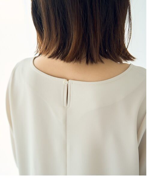 YECCA VECCA(イェッカヴェッカ)の「袖プリーツラウンドヘムブラウス(シャツ/ブラウス・レディース・ライトグレー/アイボリー/ブラック・FREE)」の10枚目の写真