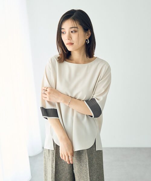 YECCA VECCA(イェッカヴェッカ)の「袖プリーツラウンドヘムブラウス(シャツ/ブラウス・レディース・ライトグレー/アイボリー/ブラック・FREE)」の2枚目の写真