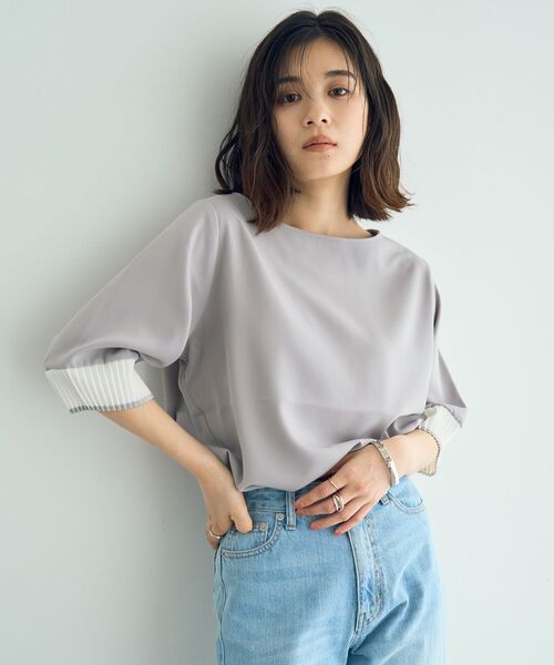 YECCA VECCA(イェッカヴェッカ)の「袖プリーツラウンドヘムブラウス(シャツ/ブラウス・レディース・ライトグレー/アイボリー/ブラック・FREE)」の3枚目の写真