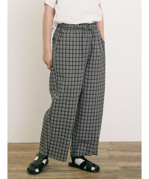 Samansa Mos2（サマンサ モスモス）の「【速乾/UV加工】ぽこぽこチェック柄パンツ（その他パンツ・レディース・グリーン/グレー/ブラック・F）」の2枚目の写真