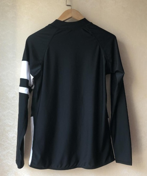 セール】【4点セット】ラッシュガード&ラインデザイン水着（ラッシュ