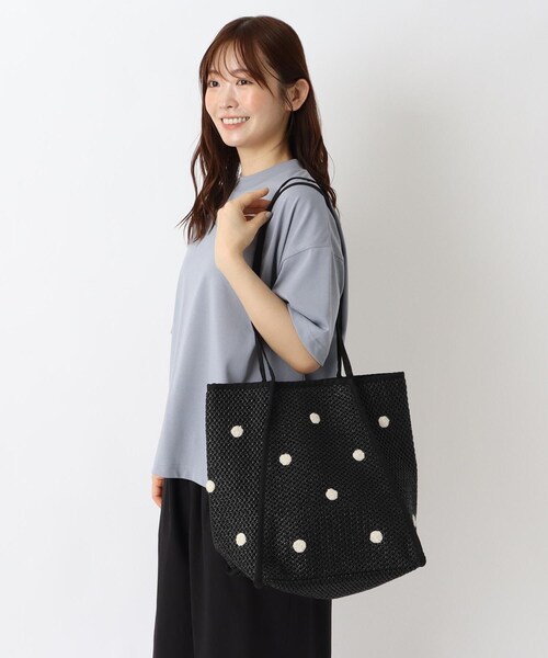 one'sterrace(ワンズテラス)の「ペーパー風ドット柄パイピングバッグ(ショルダーバッグ・レディース・ブラック系8/ベージュ系8・99)」の13枚目の写真