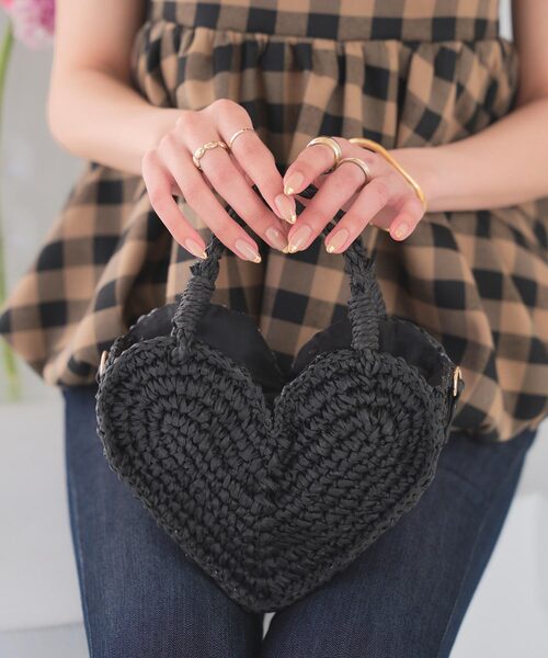 KOBE LETTUCE（コウベレタス）の「ハートデザインカゴバッグ（ハンドバッグ・レディース・アイボリー/ブラック/キャメル・F）」の3枚目の写真