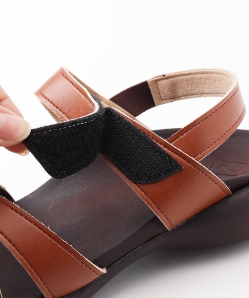 Re:getA（リゲッタ）の「RegettaCanoe リゲッタカヌー クロスベルトストラップサンダル（サンダル・レディース・アイボリー/キャメル/ブラック・24-24.5cm/22-22.5/25-25.5/23-23.5cm）」の4枚目の写真