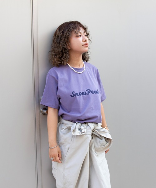Snow Peak(スノーピーク)の「Snow Peak Typography T-Shirt スノーピーク タイポグラフィ Tシャツ(Tシャツ/カットソー・メンズ・アイボリー/パープル/グレー・M/S/XXL/XL/L/1)」の4枚目の写真