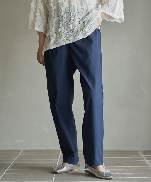 coen（コーエン）の「【定番】イージービューティーテーパードパンツ（WEB限定サイズ）（スラックス・レディース・ブラック/ダークブラウン/ベージュ/ネイビー/オリーブ/ダークグレー・S/M/L/XL）」の6枚目の写真