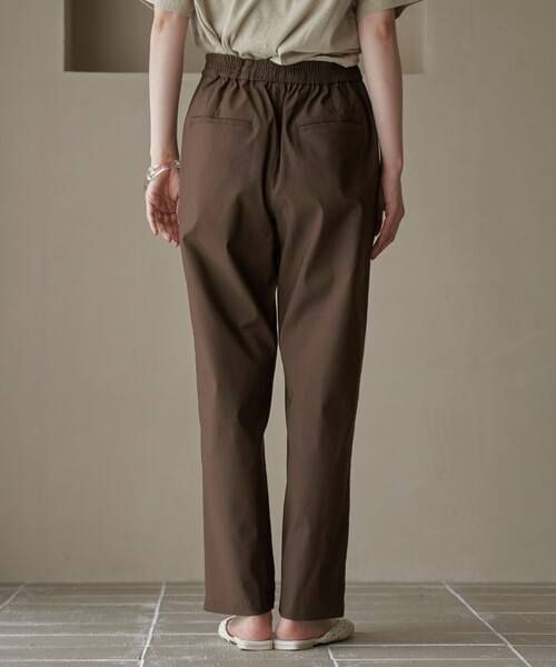 coen（コーエン）の「【定番】イージービューティーテーパードパンツ（WEB限定サイズ）（スラックス・レディース・ブラック/ダークブラウン/ベージュ/ネイビー/オリーブ/ダークグレー・S/M/L/XL）」の10枚目の写真
