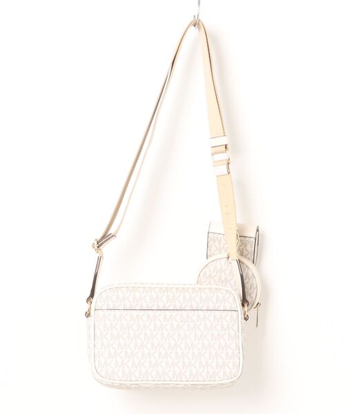 MICHAEL KORS(マイケルコース)の「JET SET ITEM クロスボディ ウィズ テックアタッチ ミディアム - MKシグネチャー(ショルダーバッグ・レディース・ベージュ系その他・FREE)」の2枚目の写真