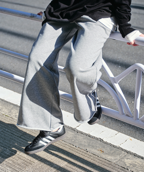 adidas（アディダス）の「adidas / アディダス SAMBA OG（スニーカー・レディース・ブラック/ブラウン・23cm/23.5cm/24cm/24.5cm/25cm）」の4枚目の写真