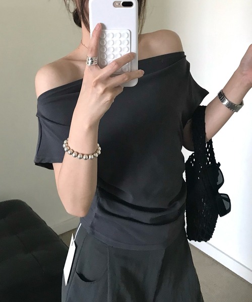 Lace Ladies(レースレディース)の「ドレープ ニュアンス オフショル 半袖 Tシャツ(Tシャツ/カットソー・レディース・ブラック/グレー/ホワイト・FREE)」の3枚目の写真