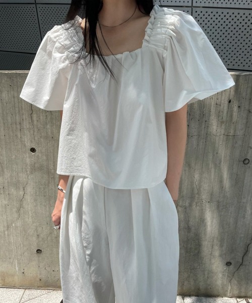 by LEGNA(バイレグナ)の「フリルギャザー入りスクエアネックブラウス(シャツ/ブラウス・レディース・ホワイト/ピンク/ブルー・FREE)」の10枚目の写真