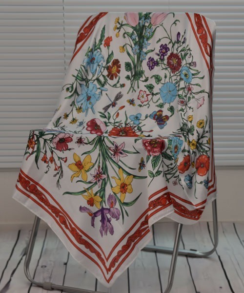 resonance】レトロフラワーデザイン ビビットカラー シルク