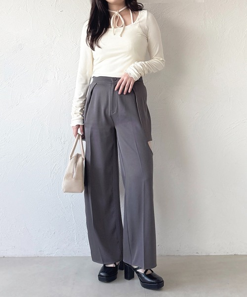 apres jour(アプレジュール)の「カットアウトストレートスラックスパンツ(その他パンツ・レディース・ライトベージュ/ブラック/チャコールグレー・X-LARGE/MEDIUM)」の3枚目の写真