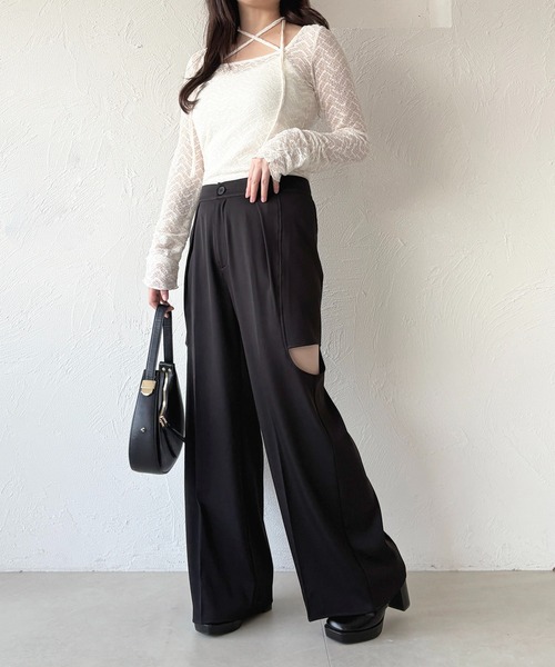 apres jour(アプレジュール)の「カットアウトストレートスラックスパンツ(その他パンツ・レディース・ライトベージュ/ブラック/チャコールグレー・X-LARGE/MEDIUM)」の11枚目の写真