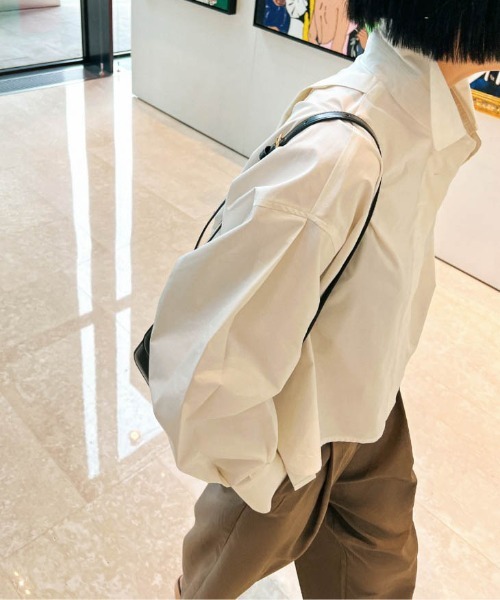 AMELY(エミリー)の「ボリュームスリーブショート丈ハイネックブラウス(シャツ/ブラウス・レディース・ブラック/ホワイト・M/L)」の13枚目の写真