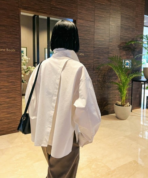 AMELY(エミリー)の「ボリュームスリーブショート丈ハイネックブラウス(シャツ/ブラウス・レディース・ブラック/ホワイト・M/L)」の15枚目の写真