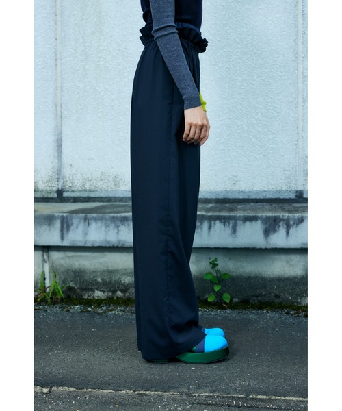 ENFOLD(エンフォルド)の「T/Wトロ ダブルウエスト ワイドパンツ(その他パンツ・レディース・チャコールグレー/ダークネイビー・38/36)」の6枚目の写真