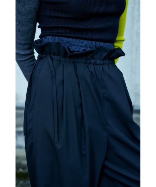 ENFOLD(エンフォルド)の「T/Wトロ ダブルウエスト ワイドパンツ(その他パンツ・レディース・チャコールグレー/ダークネイビー・38/36)」の7枚目の写真