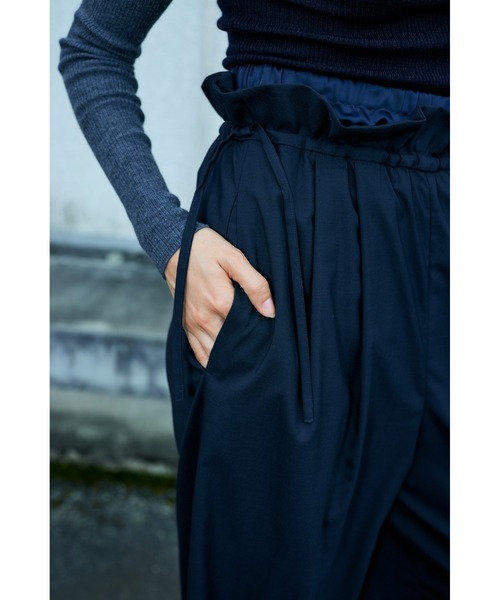 ENFOLD(エンフォルド)の「T/Wトロ ダブルウエスト ワイドパンツ(その他パンツ・レディース・チャコールグレー/ダークネイビー・38/36)」の8枚目の写真