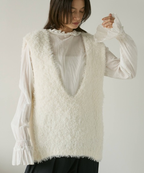 Libra Cue（リブラ キュー）の「Vネックニットジレ（ベスト・レディース・アイボリー・FREE）」の2枚目の写真