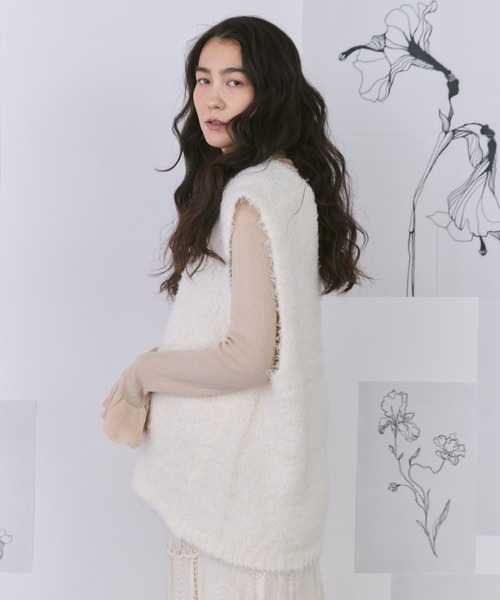 Libra Cue（リブラ キュー）の「Vネックニットジレ（ベスト・レディース・アイボリー・FREE）」の17枚目の写真